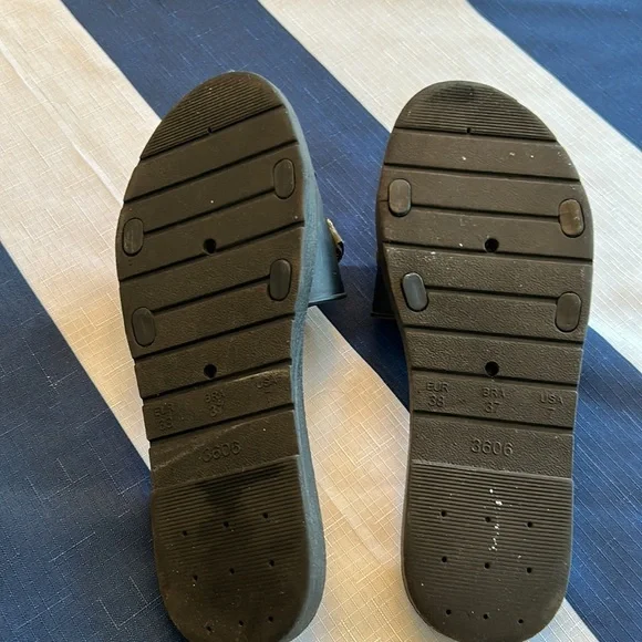 ARDENE black sandals with gold chain decor size 7 - Picture 6 of 7